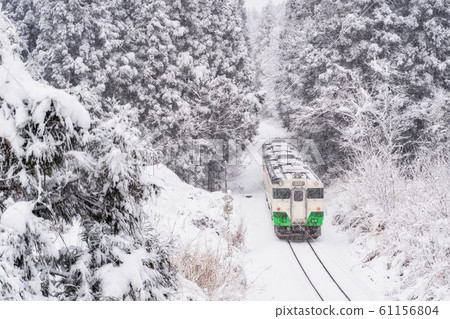 穿越森林的忠武線列車,福島縣會津坂下町 穿越森林的忠武線列車,福島縣會津坂下町 61156804