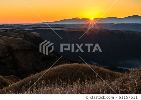 Dawn of Aso and Taikanmine 61157611