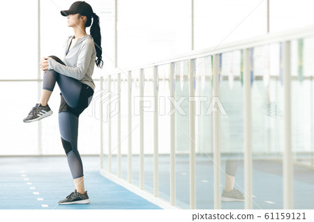 Gym fitness woman 61159121