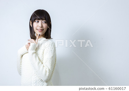 Young woman material 61160017