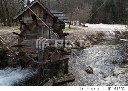 Frozen water mill wheel 61161262