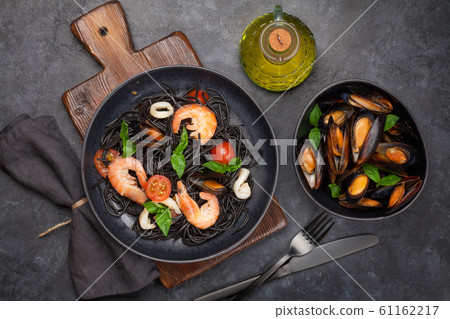 Black seafood spaghetti pasta 61162217
