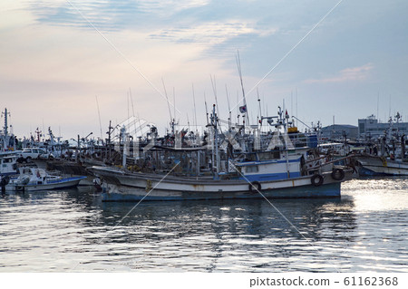 Ship moored at the pier 61162368