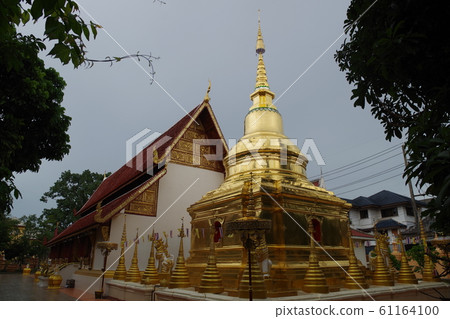 Buddhist temple in Chiang Rai, Thailand 61164100