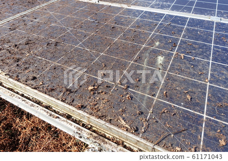 Dirty solar panel 61171043