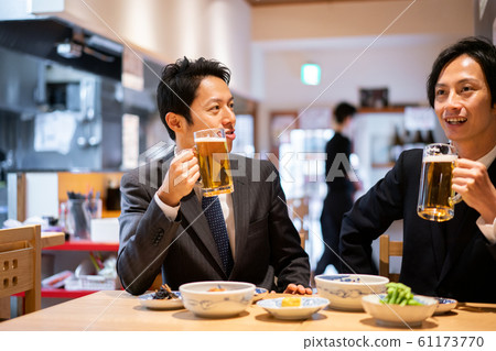 Businessman drinking izakaya 61173770