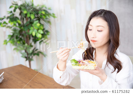 Woman eating salad Woman eating salad 61175282