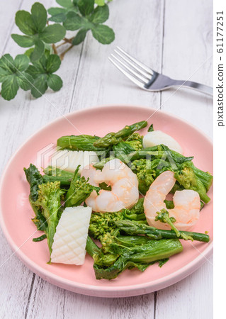 春天的味道：蝦仁和油菜炒 61177251