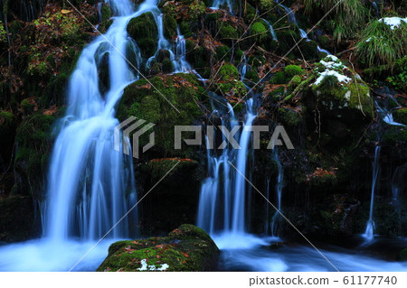 Winter's former falls underwater water 61177740