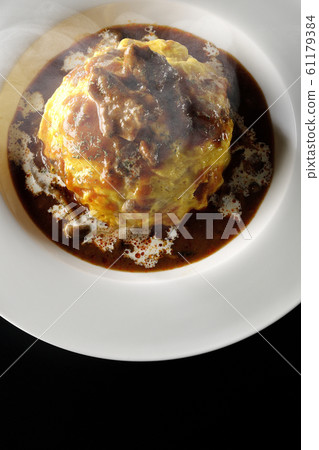 蛋包燉牛肉 61179384