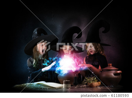 Three little witches 61180593