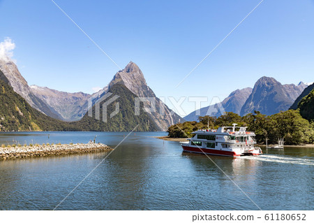 New Zealand Milford Sound 61180652