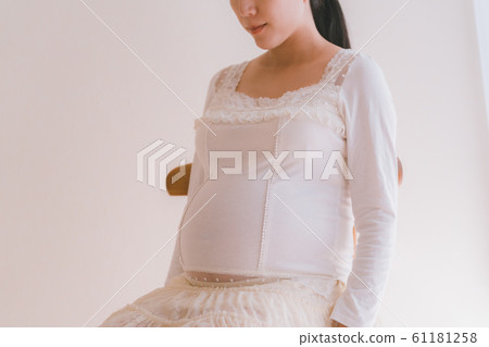 pregnant, pregnant woman, last month of pregnancy 61181258
