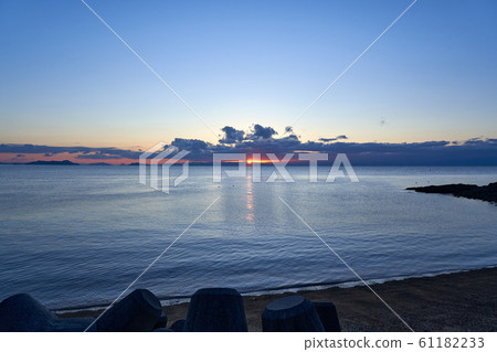 Early sunrise in 2020 at sea town in Fukuyama city Early sunrise in 2020 at sea town in Fukuyama city 61182233
