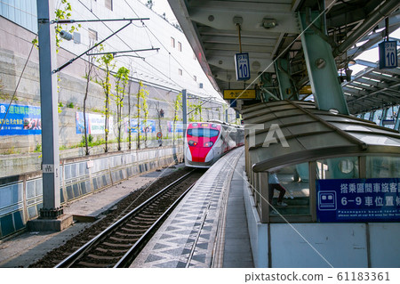 台灣新北市汐科火車站Asia Taiwan Taipei Railway Station 61183361