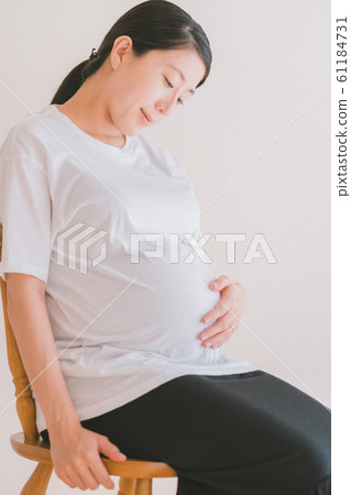 pregnant, pregnant woman, last month of pregnancy 61184731