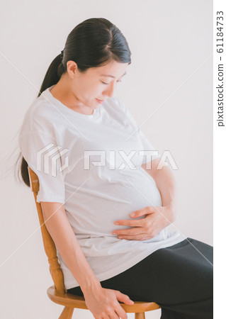 pregnant, pregnant woman, last month of pregnancy 61184733