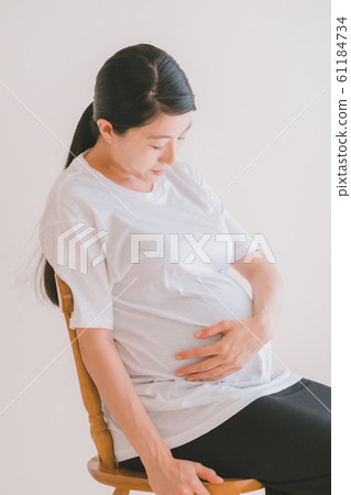 pregnant, pregnant woman, last month of pregnancy 61184734