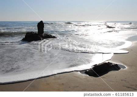 Isohara Beach, a song monument written by Akira Noguchi "Pine to Matsukaze, Isohara also hits waves behind Koiso" 61185613