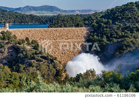 Lake Embalse del Guadalhorce, Ardales Reservoir, Malaga, Andalusia, Spain Lake Embalse del Guadalhorce, Ardales Reservoir, Malaga, Andalusia, Spain 61186106