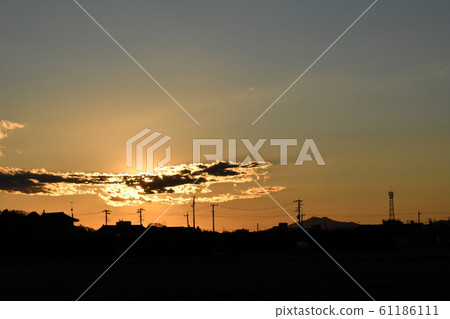 Setting sun 61186111
