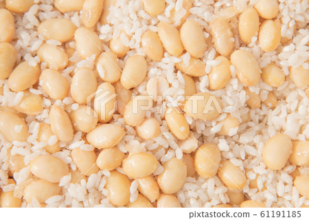 Making miso (process picture): mix salt and dried koji with boiled soybeans Making miso (process picture): mix salt and dried koji with boiled soybeans 61191185