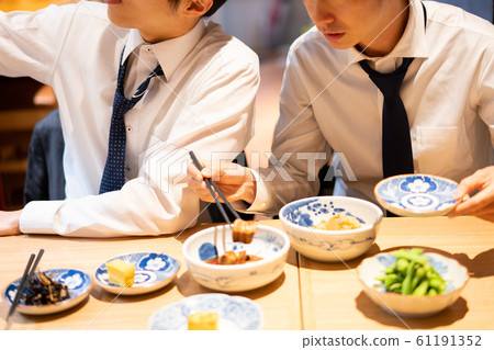 Businessman izakaya get drunk drunk ` 61191352