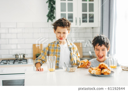 Two siblings tween boys real brothers Two siblings tween boys real brothers 61192644