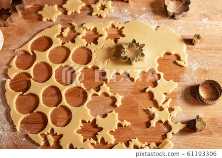 Preparation of traditional Linzer Christmas cookies 61193306