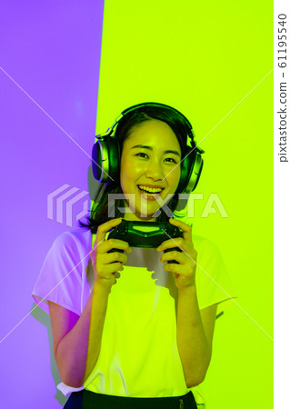 esports games, people, women, Japanese, young, live, smiles, smiles, controllers, event experiences esports games, people, women, Japanese, young, live, smiles, smiles, controllers, event experiences 61195540
