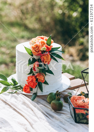 Decorated wedding cake 61197354
