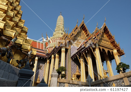 Buddhist temple buildings 61197427