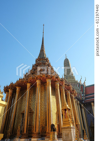 A magnificent gilded Buddhist temple 61197440