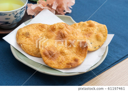 Soy sauce cracker Soy sauce cracker 61197461