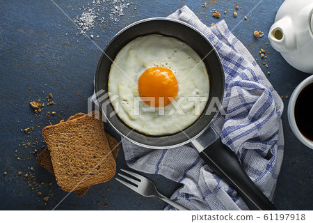 Breakfast egg 61197918