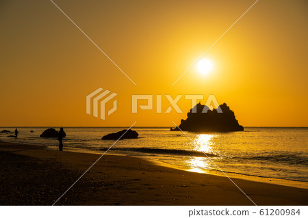 Sunrise sunrise sunrise sea 61200984