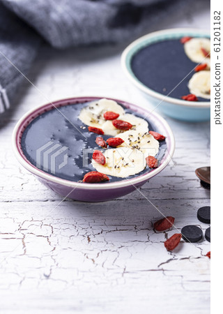 Black charcoal smoothie with goji 61201182