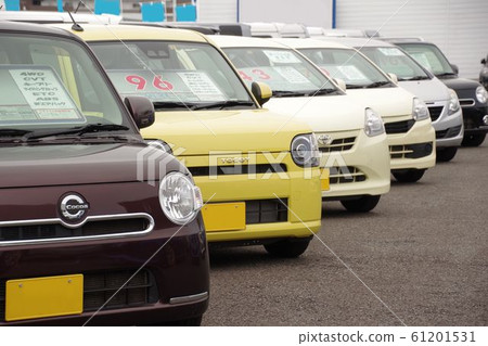 Car image Cars lined up at dealers Mini cars 61201531