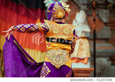 Balinese dancer woman in traditional Sarong Balinese dancer woman in traditional Sarong 61207266