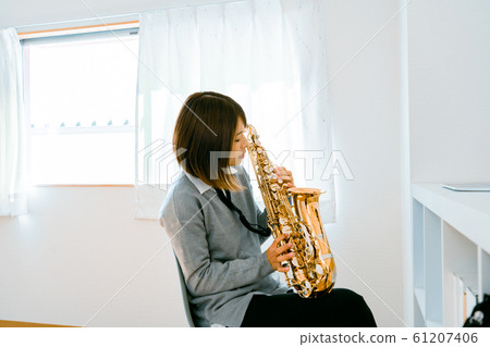 Saxophonist practice 61207406