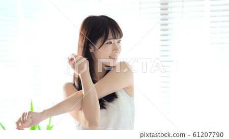 Women stretching 61207790