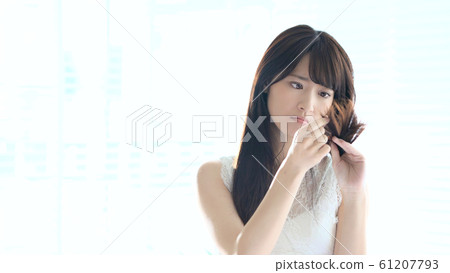 Woman who cares about split ends 61207793