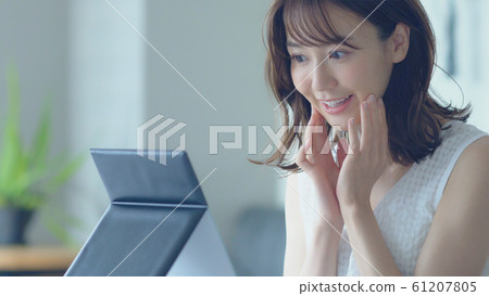 Women who check your skin 61207805