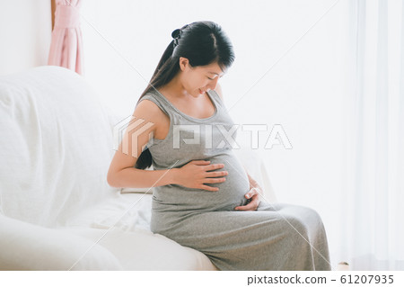 pregnant, pregnant woman, last month of pregnancy 61207935