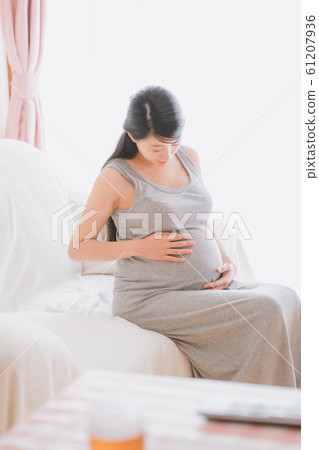 pregnant, pregnant woman, last month of pregnancy 61207936