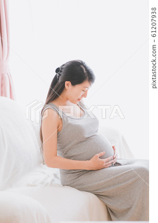 pregnant, pregnant woman, last month of pregnancy 61207938