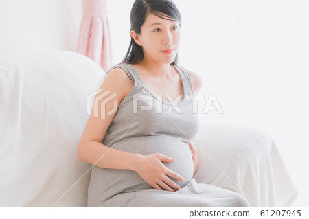 pregnant, pregnant woman, last month of pregnancy 61207945