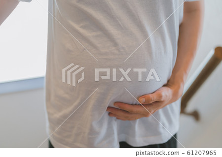 stairway, pregnant, pregnant woman 61207965