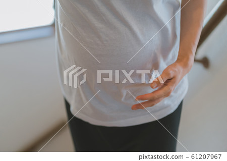 stairway, pregnant, pregnant woman 61207967