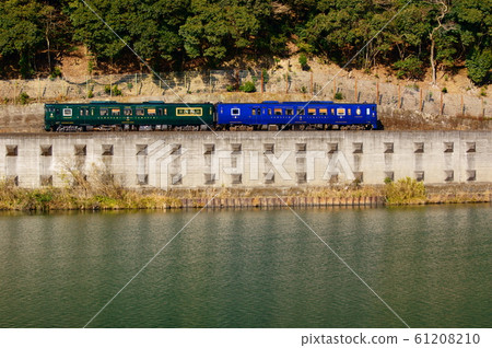 Limited express Kasemi Yasemi running along the lower Kuma River Limited express Kasemi Yasemi running along the lower Kuma River 61208210